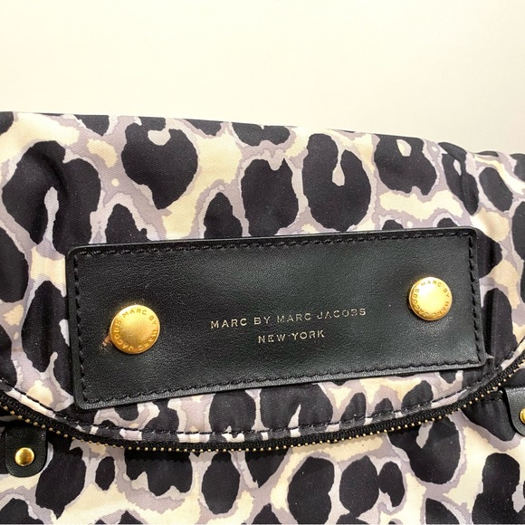 Marc by Marc Jacobs Preppy Nylon Natasha (Elephant Grey Leopard) Crossbody Bag - Picture 3 of 9